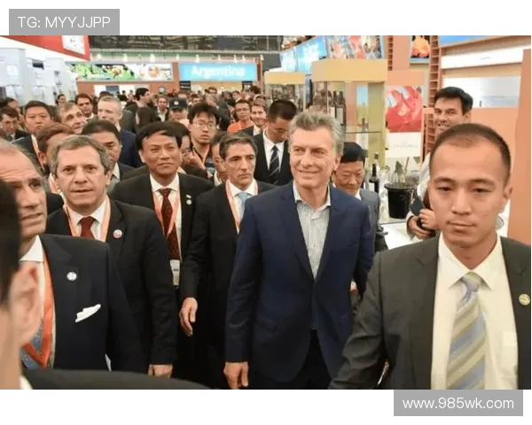 热那亚足球俱乐部历史回顾与未来展望：从辉煌到挑战的转折之路