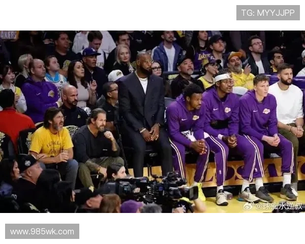 NBA赛季开幕：詹姆斯领衔湖人迎战勇士，哈登交易风波引发关注