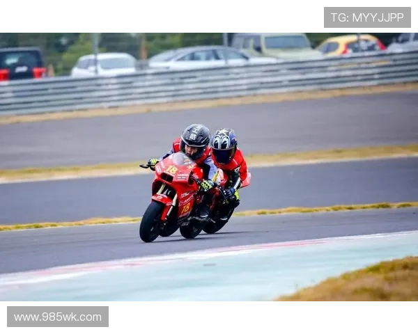 摩托GP赛季精彩回顾 与冠军争夺战的激烈角逐