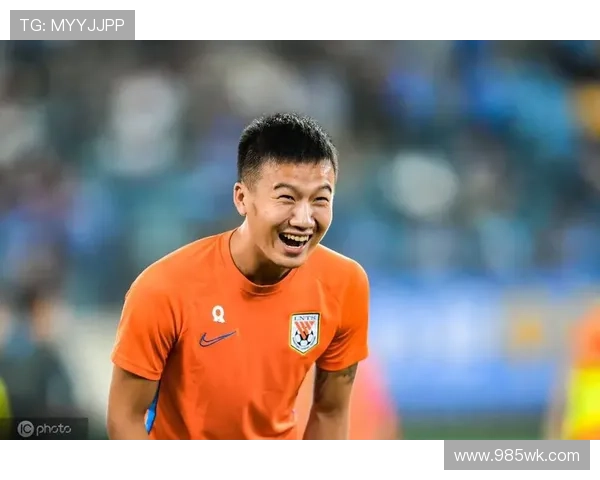 卢顿俱乐部新赛季备战动态引发球迷关注与期待管理层调整与引援计划逐步明朗